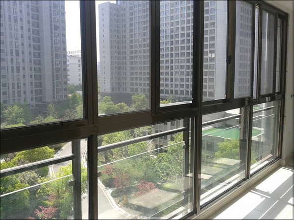 斷橋鋁封陽臺(tái)